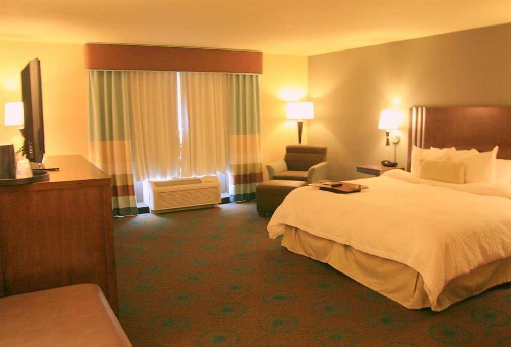 Hampton Inn And Suites - Lincoln Northeast Room photo